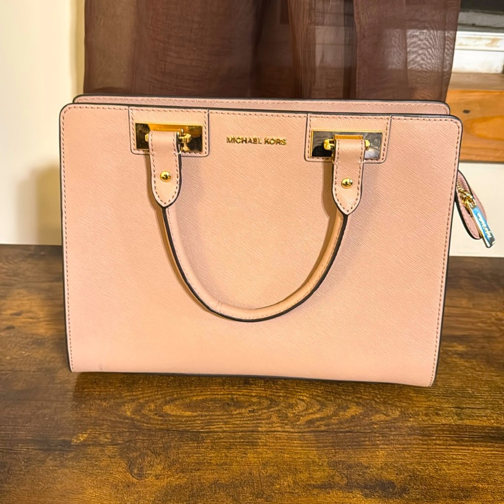 Micheal Kors Quinn MD satchel is Fawn